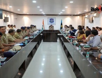 બોર્ડ પરીક્ષાઓ પૂર્વે વડોદરામાં એલર્ટ: બોમ્બ ધમકીઓ વચ્ચે પોલીસ–શાળા સંચાલકોની સંયુક્ત બેઠક