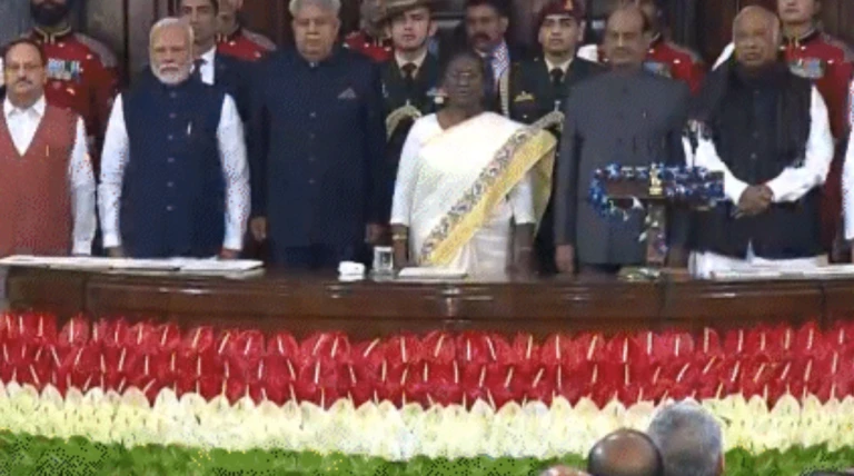 બંધારણ દિવસ: સંસદ ખાતે રાષ્ટ્રપતિ મુર્મૂએ 9 ભાષાના બંધારણના અનુવાદનું લોકાર્પણ કર્યું