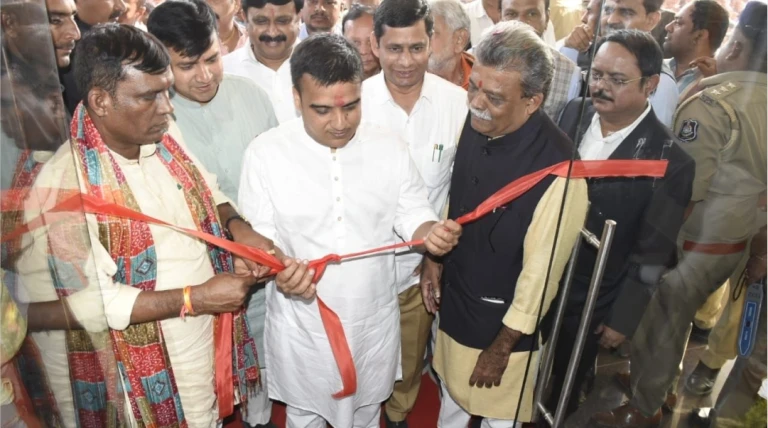 પાલનપુરમાં નાયબ મુખ્યમંત્રી હર્ષ સંઘવીએ 9.20 કરોડના આધુનિક મલ્ટી પર્પઝ ઇન્ડોર રમત હોલનું લોકાર્પણ કર્યું