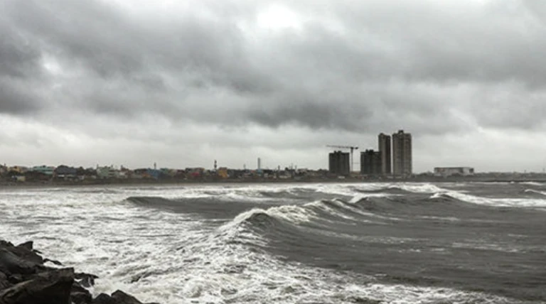 દિતવાહ વાવાઝોડું નબળું પડતાં દક્ષિણ ભારતમાં રાહત, ડીપ ડિપ્રેશન બનતા ભારે વરસાદનો ખતરો ટળ્યો