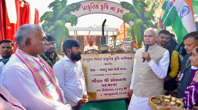 રાજ્યપાલ શ્રી આચાર્ય દેવવ્રતજીનો વોરાકોટડા ગામમાં 40 ગામના ખેડૂતો સાથે પ્રાકૃતિક કૃષિ પર સંવાદ