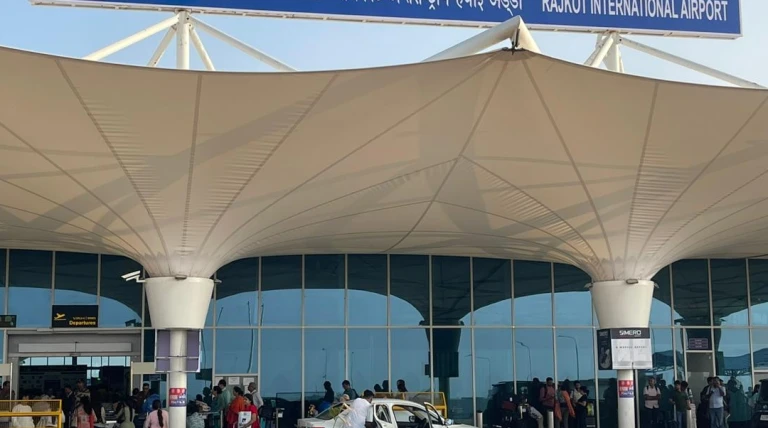 રાજકોટ: હિરાસર એરપોર્ટમાં BSNL ટીમો મોબાઈલ કવરેજ સુધારે; કાલ સુધી તમામ કામગીરી પૂર્ણ થશે