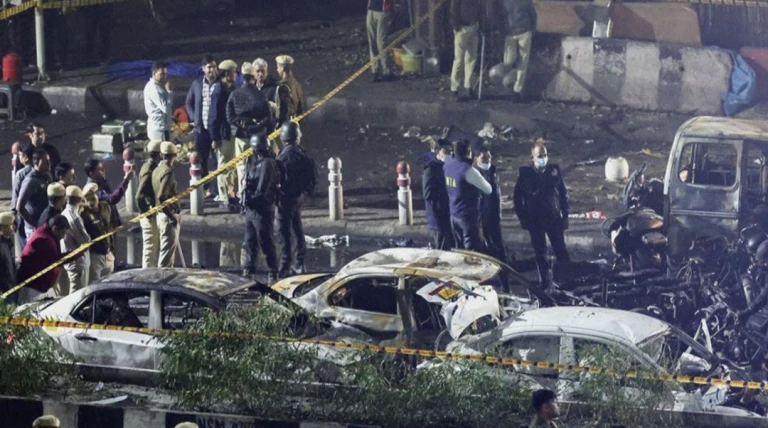 લાલ કિલ્લા નજીક કાર બ્લાસ્ટમાં 12ના મોત, 1000થી વધુ પોલીસ જવાનો મેદાનમાં