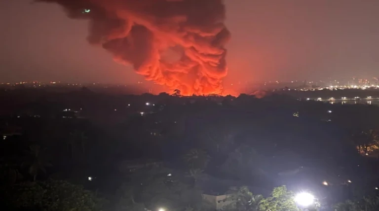 9મા માળે 28 પત્રકારો ફસાયા હતા અને બિલ્ડિંગને આગ ચાંપી, બાંગ્લાદેશમાં સ્થિતિ કેમ બેકાબૂ થઈ?