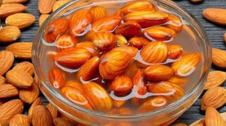 પલાળેલી બદામ ખાવાના 5 અદ્ભુત ફાયદા: હૃદય, મગજ અને ત્વચામાં આવશે ચોંકાવનારા ફેરફાર