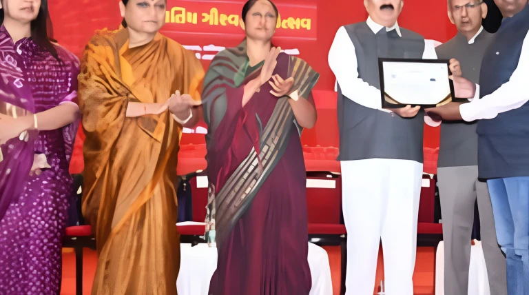 રાજકોટમાં બિરસા મુંડાની 150મી જન્મજયંતિ નિમિત્તે જનજાતીય ગૌરવ વર્ષ ઉજવણી સાથે વિકાસ કામોનું લોકાર્પણ યોજાયું