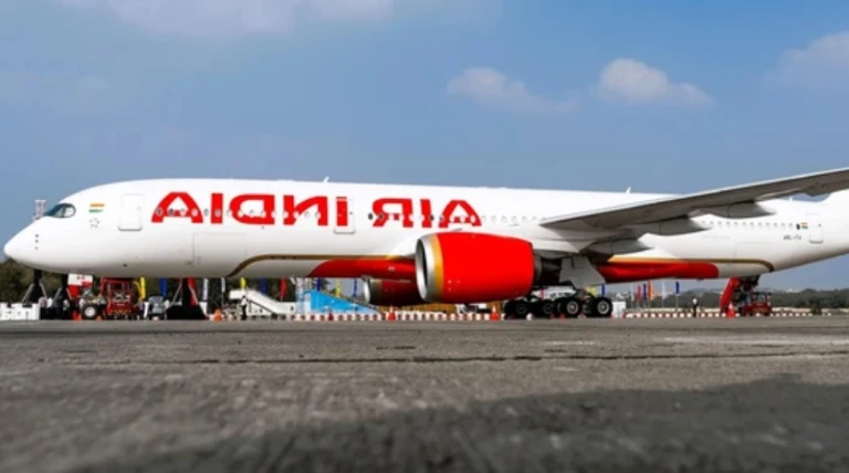 રાજકોટ-મુંબઇ વચ્ચેની ત્રણ મહત્વની ફ્લાઇટ અચાનક રદ, મુસાફરોને ભારે તકલીફ અને વિલંબનો સામનો કરવો પડ્યો