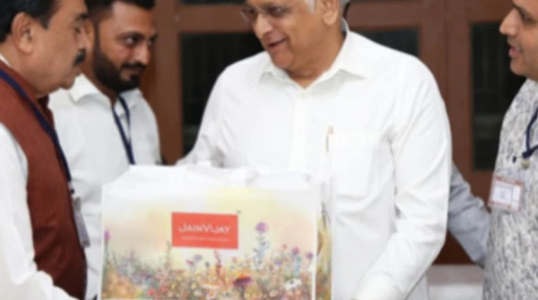 જુનાગઢ મુકિત દિવસ નિમિત્તે મુખ્યમંત્રી ભૂપેન્દ્ર પટેલનું પ્રભારી મુકેશ દાસાણી દ્વારા સન્માન