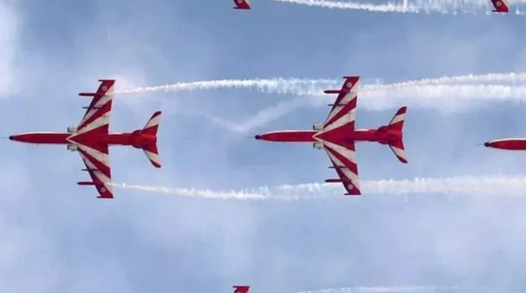 રાજકોટમાં 7 ડિસેમ્બરે સૂર્યકિરણ એરો શો: આકાશમાં હોક જેટ્સના દિલધડક સ્ટંટનું ભવ્ય પ્રદર્શન થશે