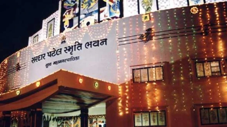 વરાછાના સરદાર સ્મૃતિ ભવનમાં 23 કરોડથી આધુનિક લાઈટ-સાઉન્ડ સિસ્ટમ અપગ્રેડ, સાંસ્કૃતિક કાર્યક્રમો માટે નવી ચમક મળશે