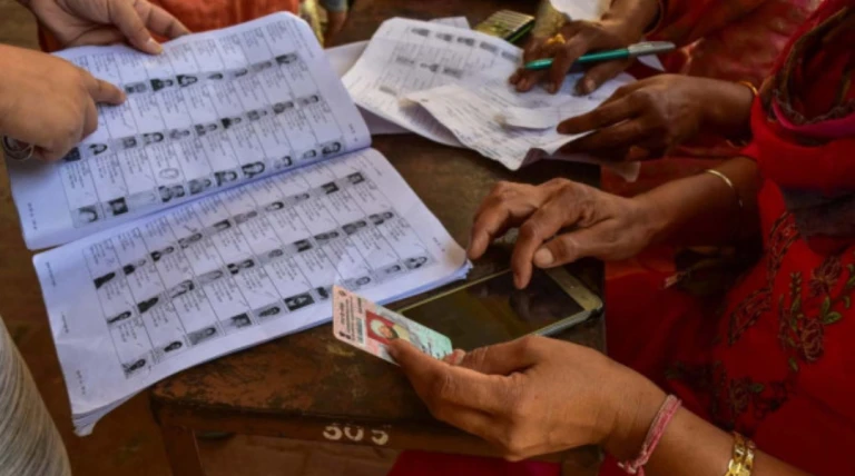 રાજકોટ જિલ્લામાં 3.02 લાખ મતદારો શંકાસ્પદ, આધાર વિના મળી આવતા સર્વેક્ષણ બાદ નોટિસ જારી થશે