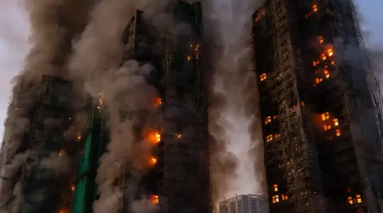 હોંગકોંગમાં થયેલા ભયાનક અગ્નિકાંડમાં 55 મોતની પુષ્ટિ, 250થી વધુ લોકો હજુ પણ ગુમ હોવાના સમાચાર સામે આવ્યા