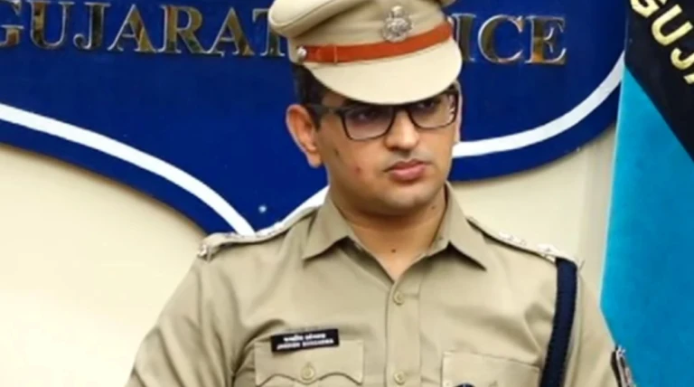 રાજકોટમાં થર્ટી ફર્સ્ટની ઉજવણી માટે પોલીસ સખ્ત: માત્ર 12 આયોજકોને મંજૂરી, શહેરભરમાં કડક ચેકિંગ