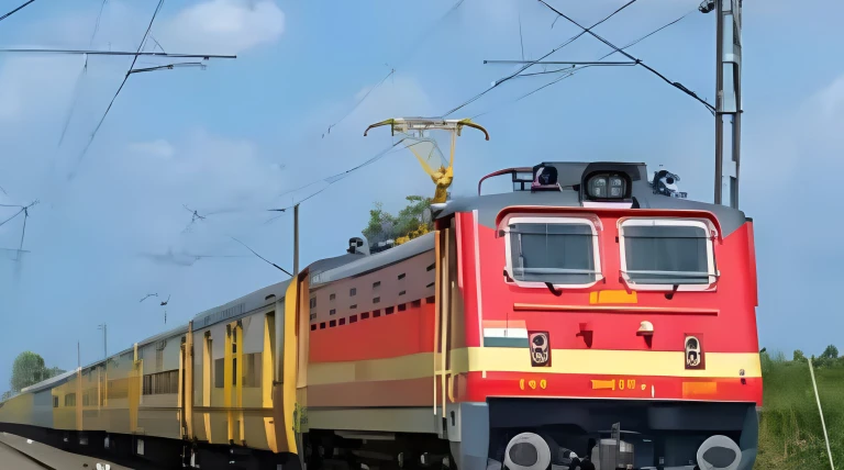 રાજકોટ–પોરબંદર વચ્ચે 45 રૂપિયામાં લોકલ ટ્રેન સેવા શરૂ: મનસુખ માંડવિયાએ કરી લીલી ઝંડી, હજારો મુસાફરોને મળશે ફાયદો