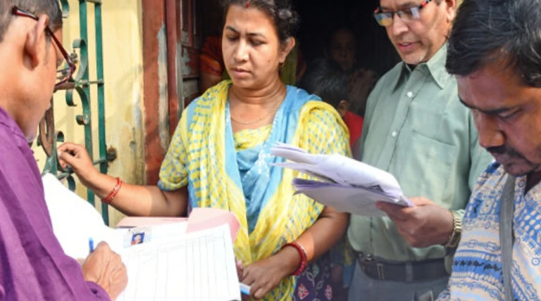ગુજરાતમાં મતદાર યાદી સુધારણાની વિશાળ ઝુંબેશ: 2.17 કરોડ નાગરિકોનું મેપિંગ અને 3.90 કરોડ ફોર્મનું વિતરણ પૂર્ણ