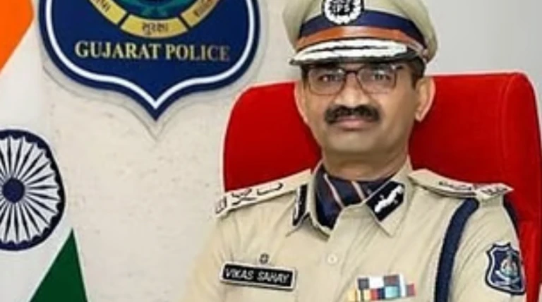 ગુજરાતમાં 100 કલાકમાં 31,834 ગુનેગારોનું ચેકીંગ: રાજ્ય સુરક્ષા વધારવા વિકાસ સહાયે તાત્કાલિક પગલાં લીધા