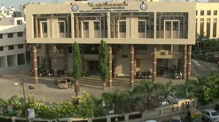 રાજકોટ: 51 વર્ષમાં શહેરના વિકાસના રૂપમાં ફેરફાર, પરંતુ ટ્રાફિક અને સફાઈની સમસ્યાઓ યથાવત્