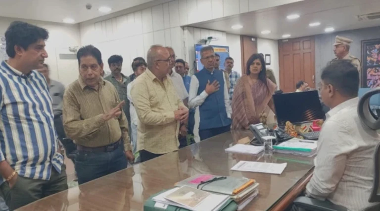 દબાણો વેપારીઓના હોય કે ફેરીયાઓના, હવે એકસાથે દૂર કરાશે: કમિશનર તુષાર સુમેરાનો કડક હુકમ