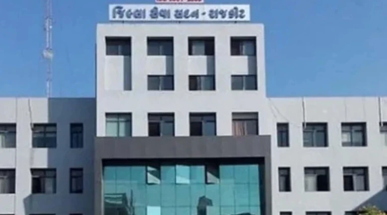 રાજકોટ જિલ્લા કલેકટર કચેરીને વહીવટ સુદ્રઢ બનાવવા રાજ્ય સરકાર દ્વારા 35 નવા કલાર્ક ફાળવાયા