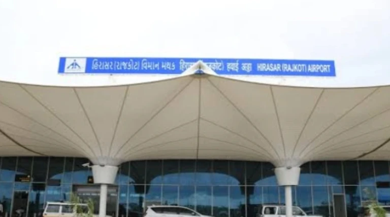 હીરાસર ઈન્ટરનેશનલ એરપોર્ટમાં મોબાઇલ કવરેજ અને વાઇફાઈની અછત, મુસાફરો પરેશાન