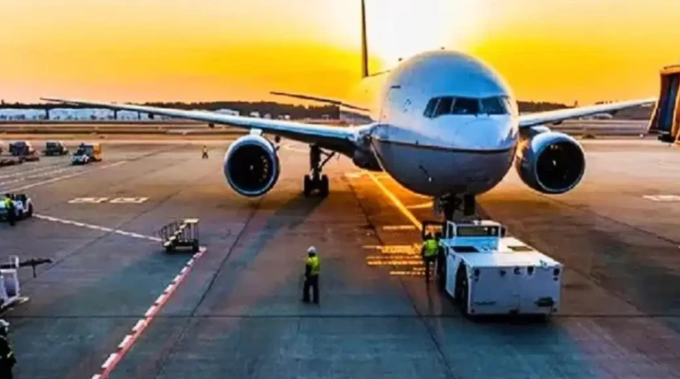 ડોલર સામે રૂપિયો તૂટતાં વિદેશ પ્રવાસ 8થી 10 ટકા મોંઘો, ઇન્ટરનેશનલ યાત્રા પર ભારે અસર અને પ્રવાસીઓમાં કચવાટ