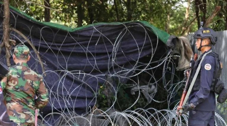 થાઇલૅન્ડ-કંબોડિયા યુદ્ધ ચાર દિવસ ચાલુ, 9નાં મોત અને 1.27 લાખ લોકોનું મોટા પાયે પલાયન ચાલુ