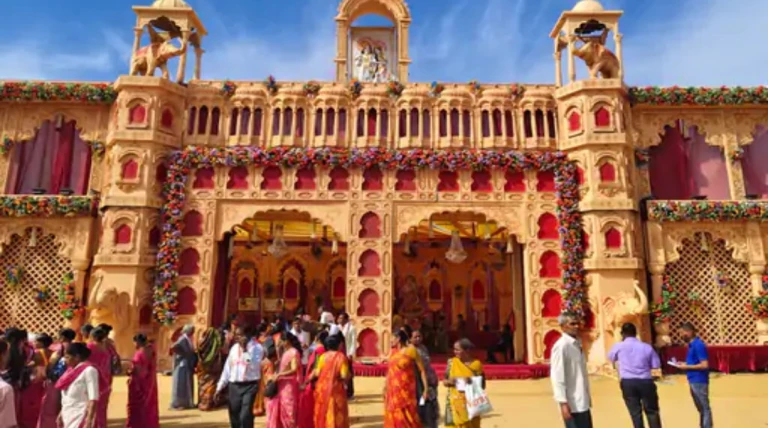 વડોદરાના નવલખી ગ્રાઉન્ડમાં વ્રજધામ બન્યું ગુજરાતનું મોટું આકર્ષણ, ચારધામ-તીર્થો અને હિમાલય પ્રતિકૃતિએ ભક્તોને મંત્રમુગ્ધ કર્યા દર્શન કરાવ્યા