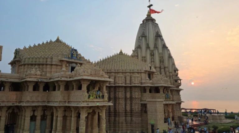 સૌરાષ્ટ્રના યાત્રાધામોમાં અંતિમ સુર્યાસ્ત અને પ્રથમ સુર્યોદયને નિહાળવા ભક્તો-પર્યટકોની ભારે ભીડ