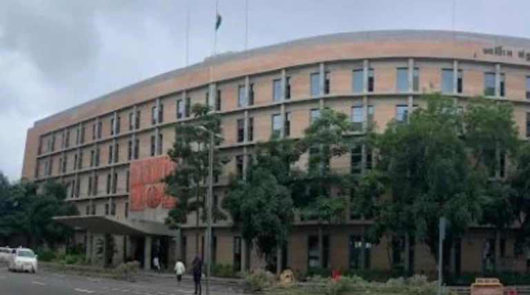 વર્ષ 2026ની જાહેર રજાઓ જાહેર: બેન્કોમાં 21 અને સરકારી કચેરીઓમાં 26 રજાઓ, જેમાં 3 રજાઓ રવિવારે