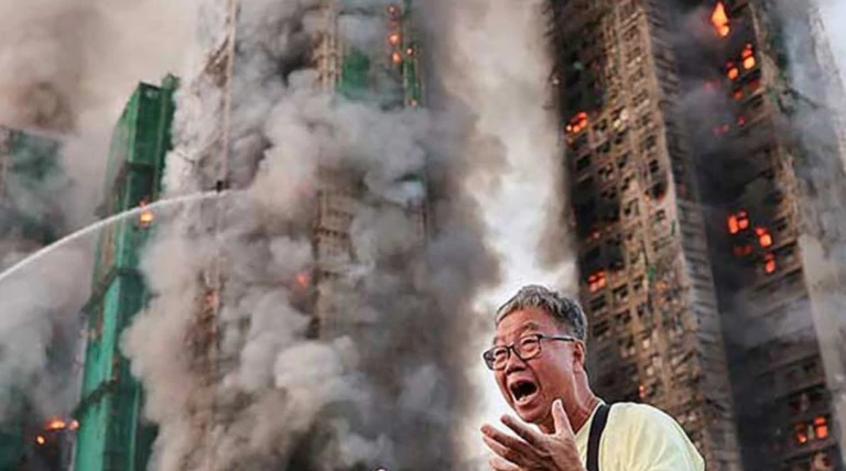 હોંગકોંગમાં 35 માળનાં 8 બિલ્ડિંગમાં વિકરાળ આગ, 13નાં મોત અને 15 લોકો ગંભીર રીતે ઘાયલ