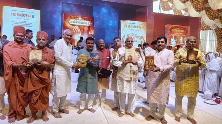 સુરતમાં જૈન પરંપરાના ઐતિહાસિક ક્ષણો : નાયબ મુખ્યમંત્રી હર્ષભાઈ સંઘવીના હસ્તે ‘નિશીથ ગ્રંથ’નું ભવ્ય વિમોચન